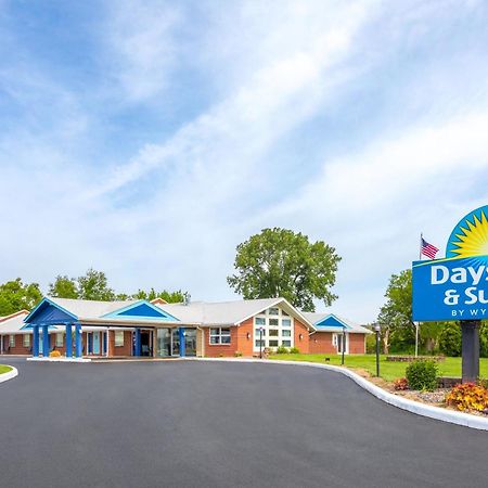 Days Inn By Wyndham Wauseon Экстерьер фото