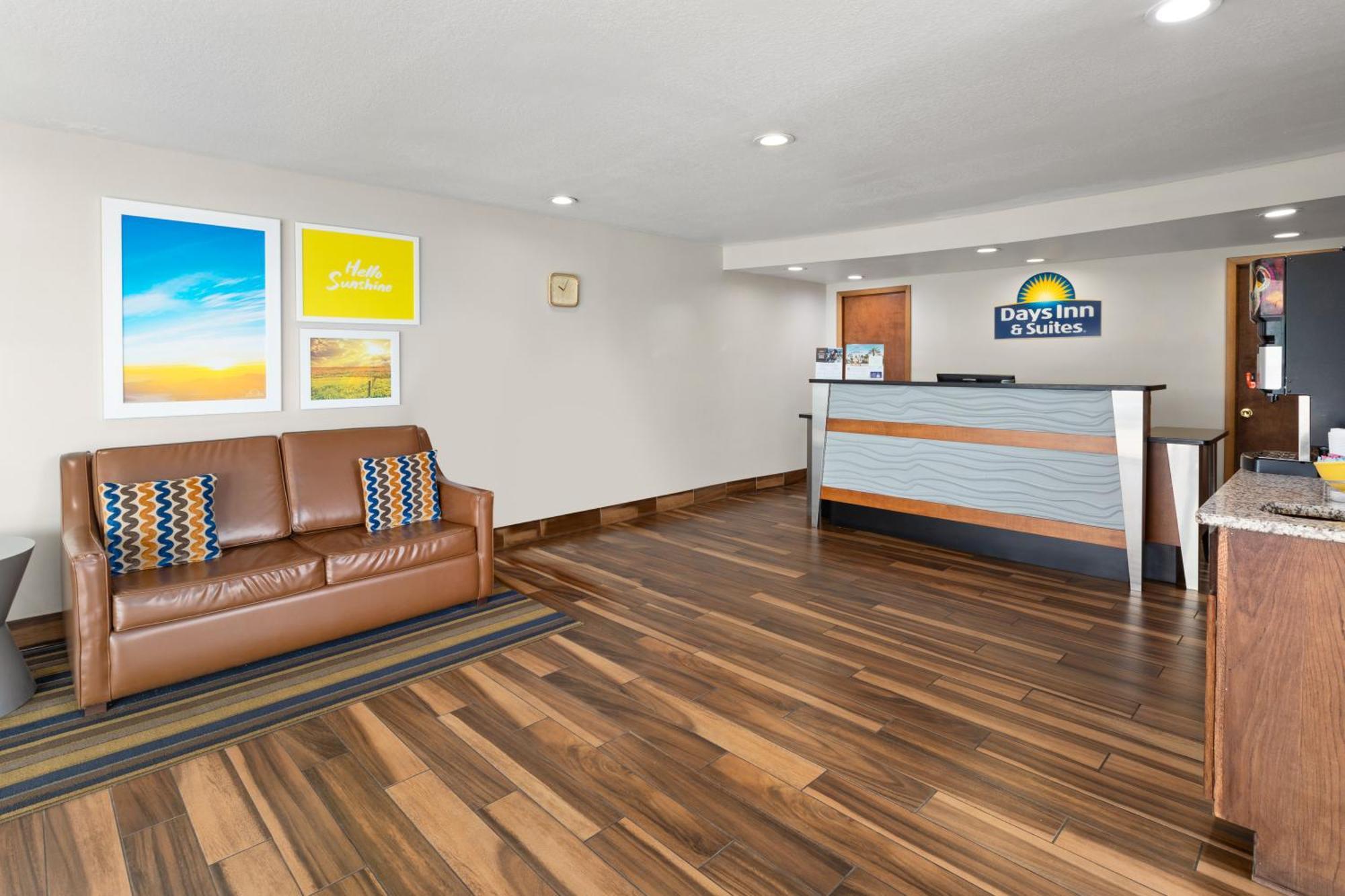 Days Inn By Wyndham Wauseon Экстерьер фото