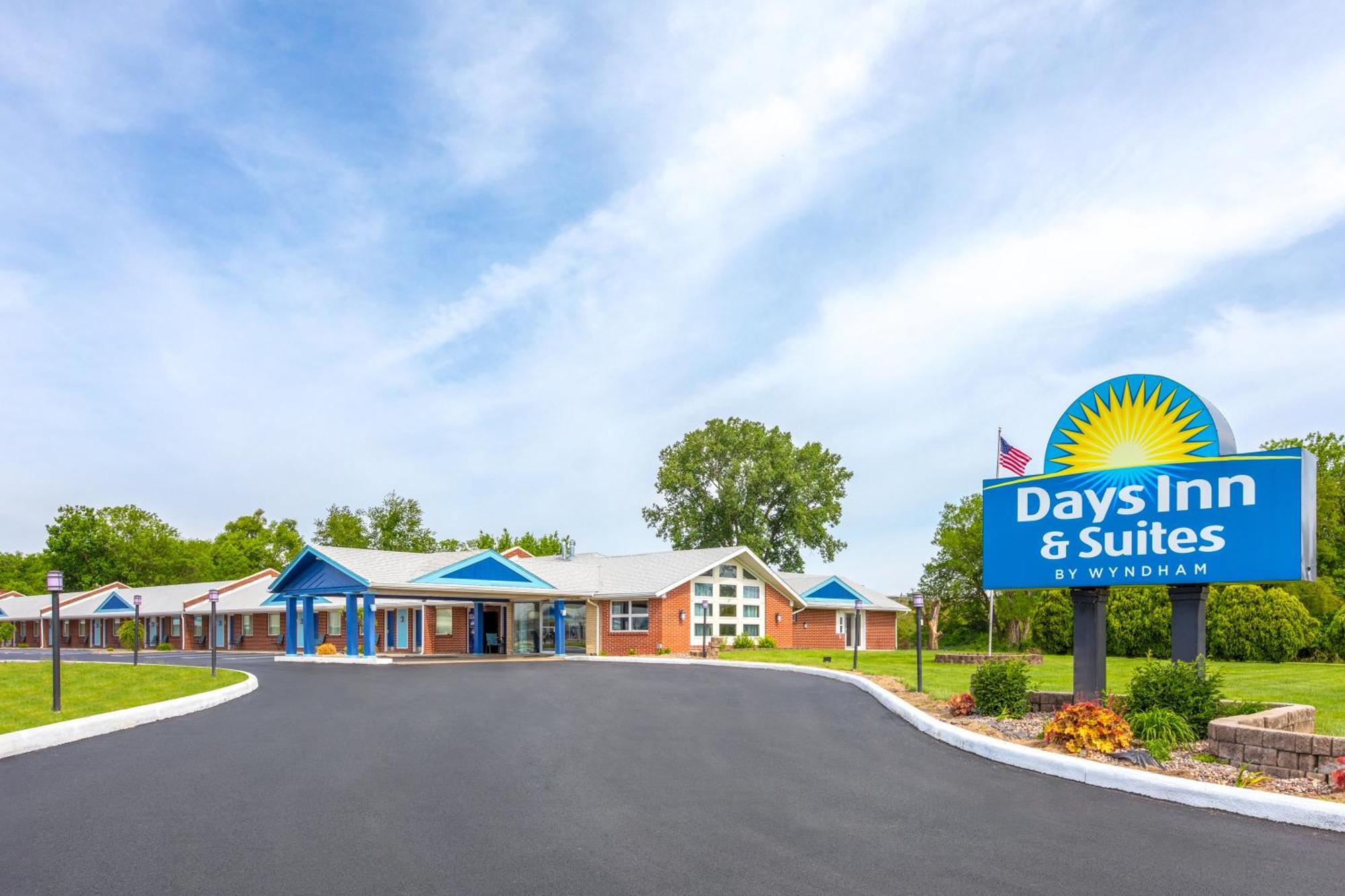 Days Inn By Wyndham Wauseon Экстерьер фото