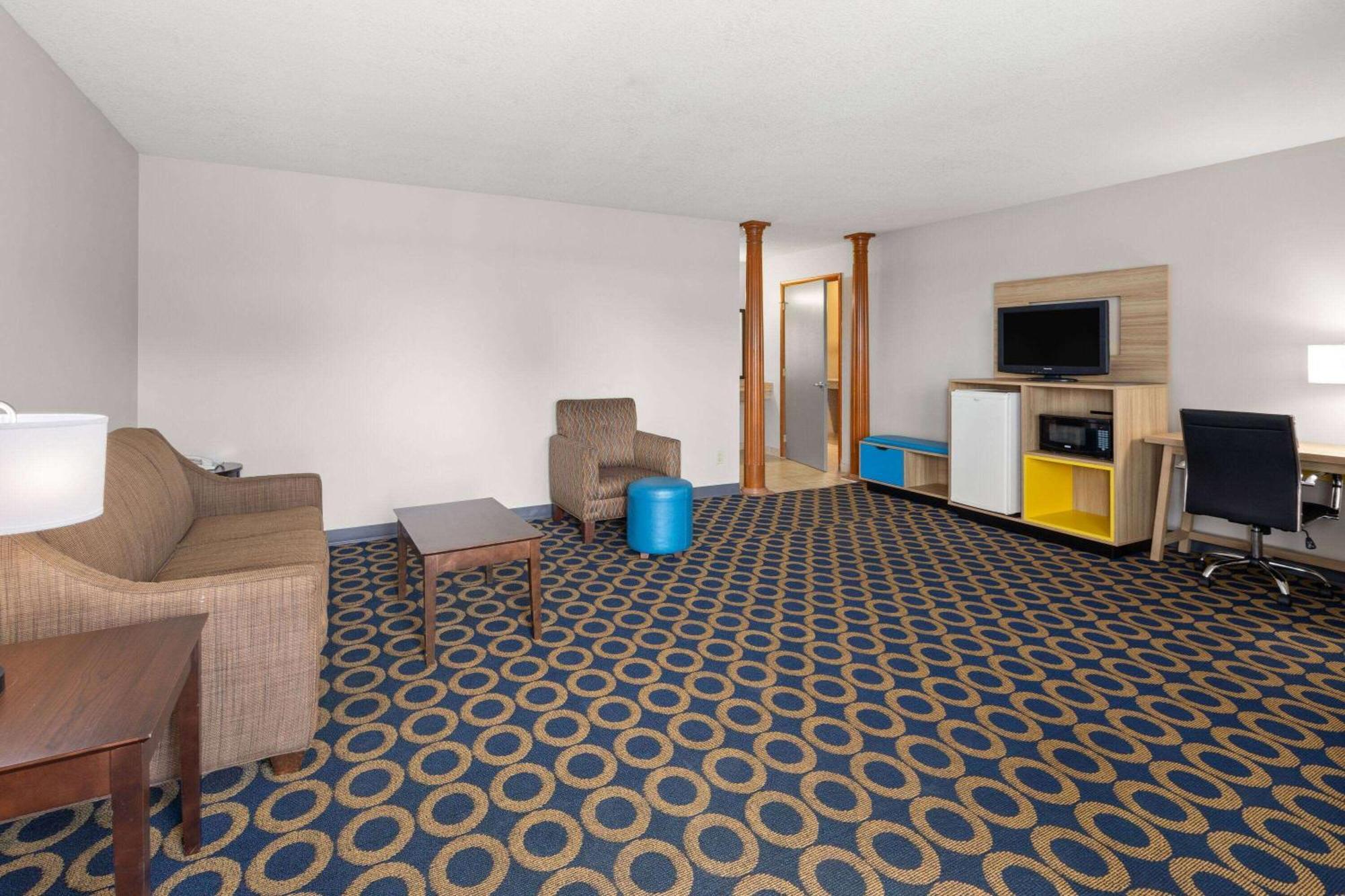 Days Inn By Wyndham Wauseon Экстерьер фото