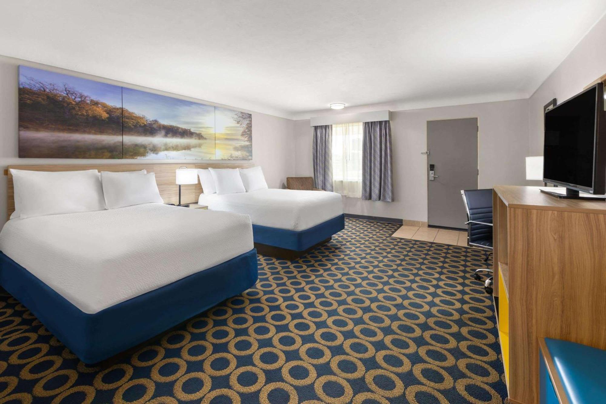 Days Inn By Wyndham Wauseon Экстерьер фото