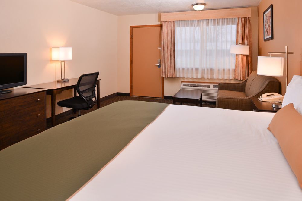 Days Inn By Wyndham Wauseon Экстерьер фото