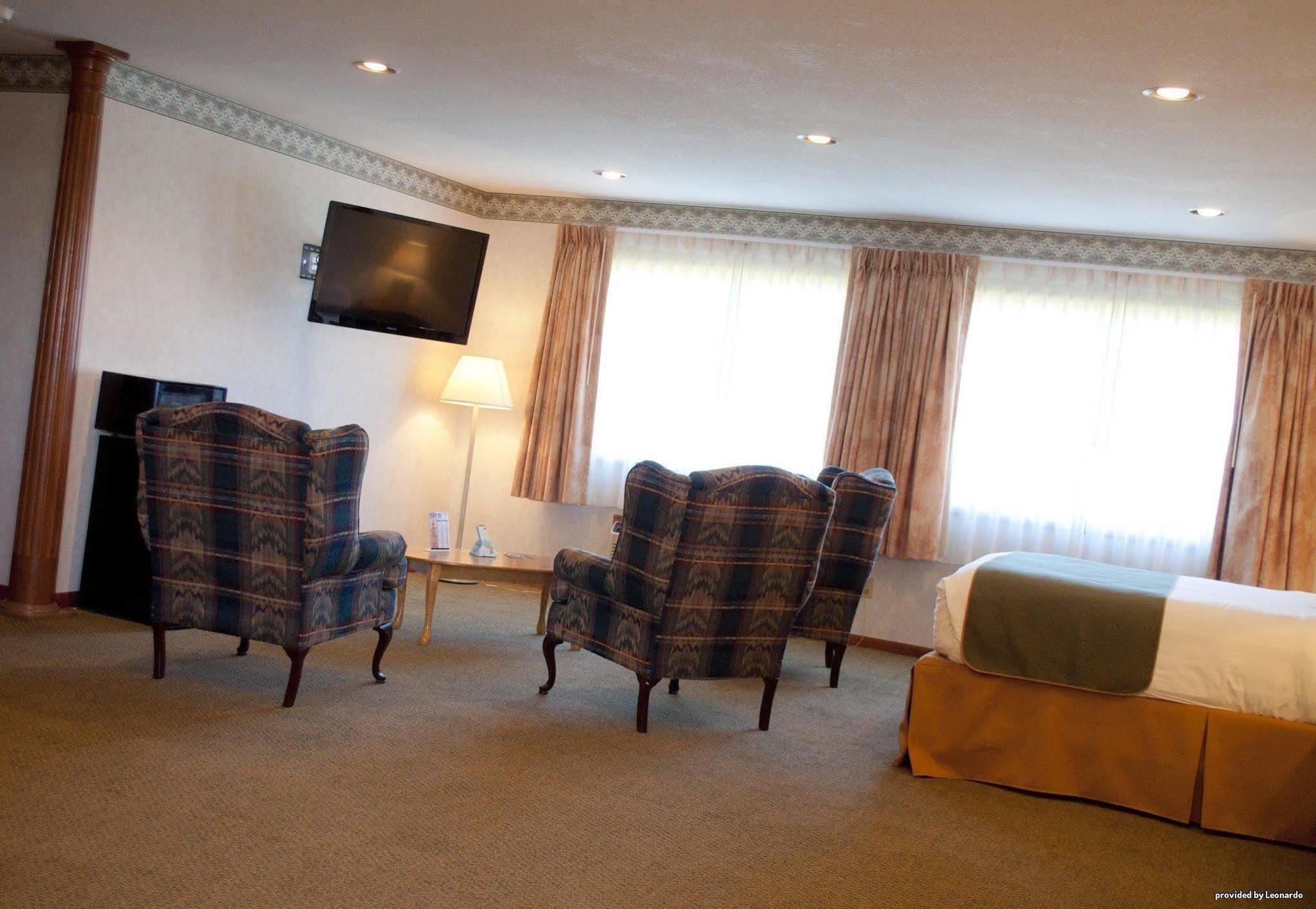 Days Inn By Wyndham Wauseon Экстерьер фото