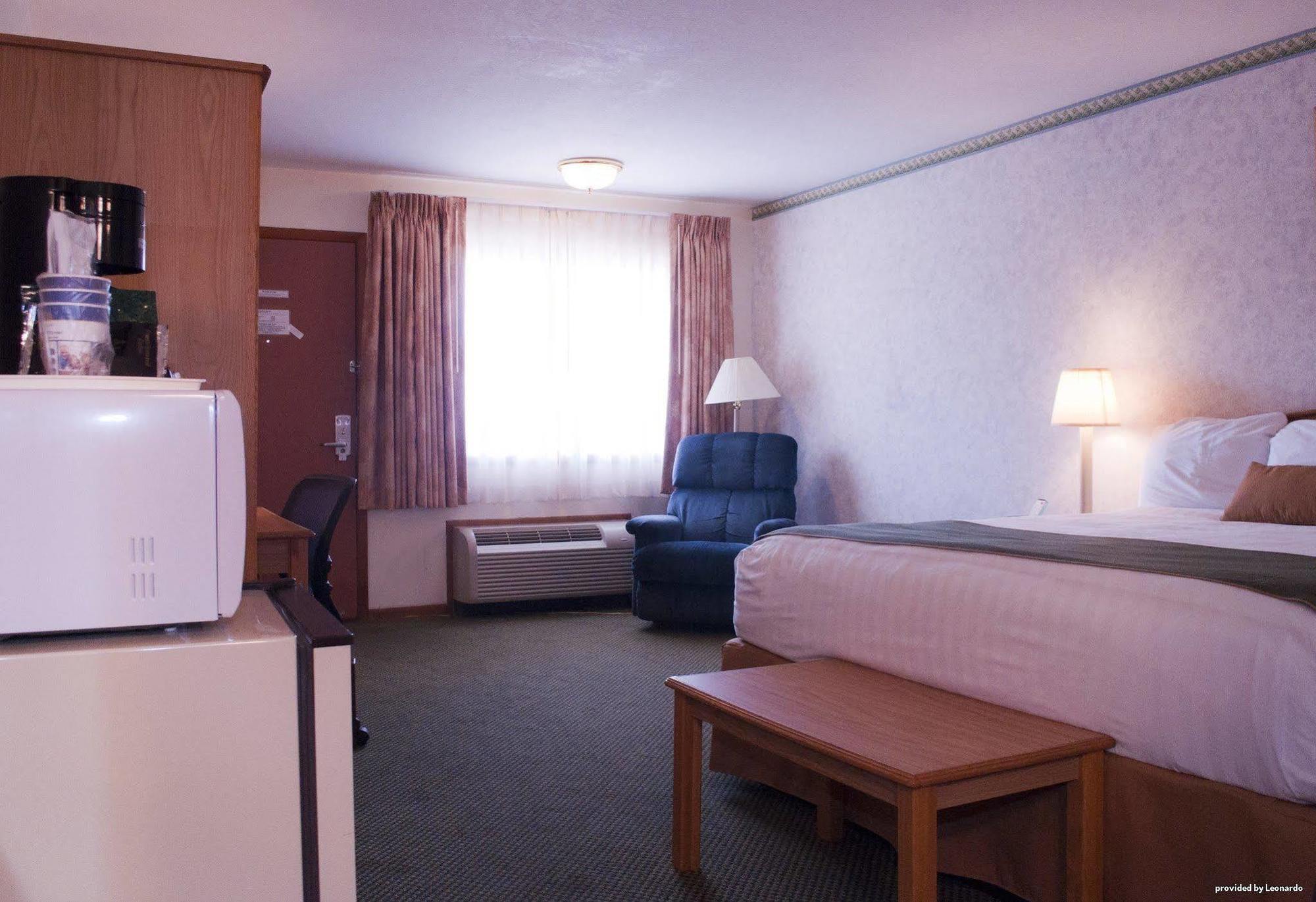 Days Inn By Wyndham Wauseon Экстерьер фото