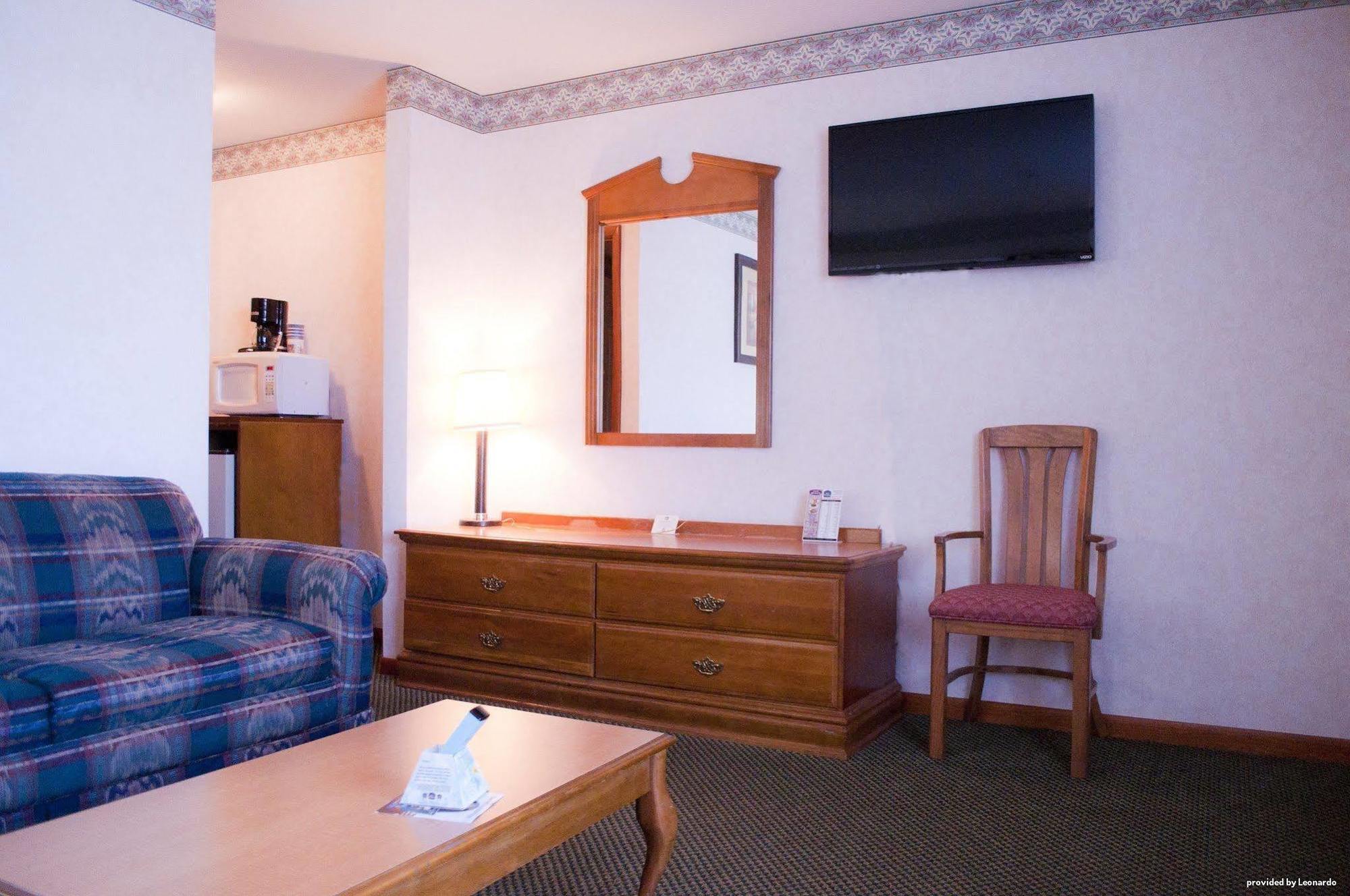 Days Inn By Wyndham Wauseon Экстерьер фото